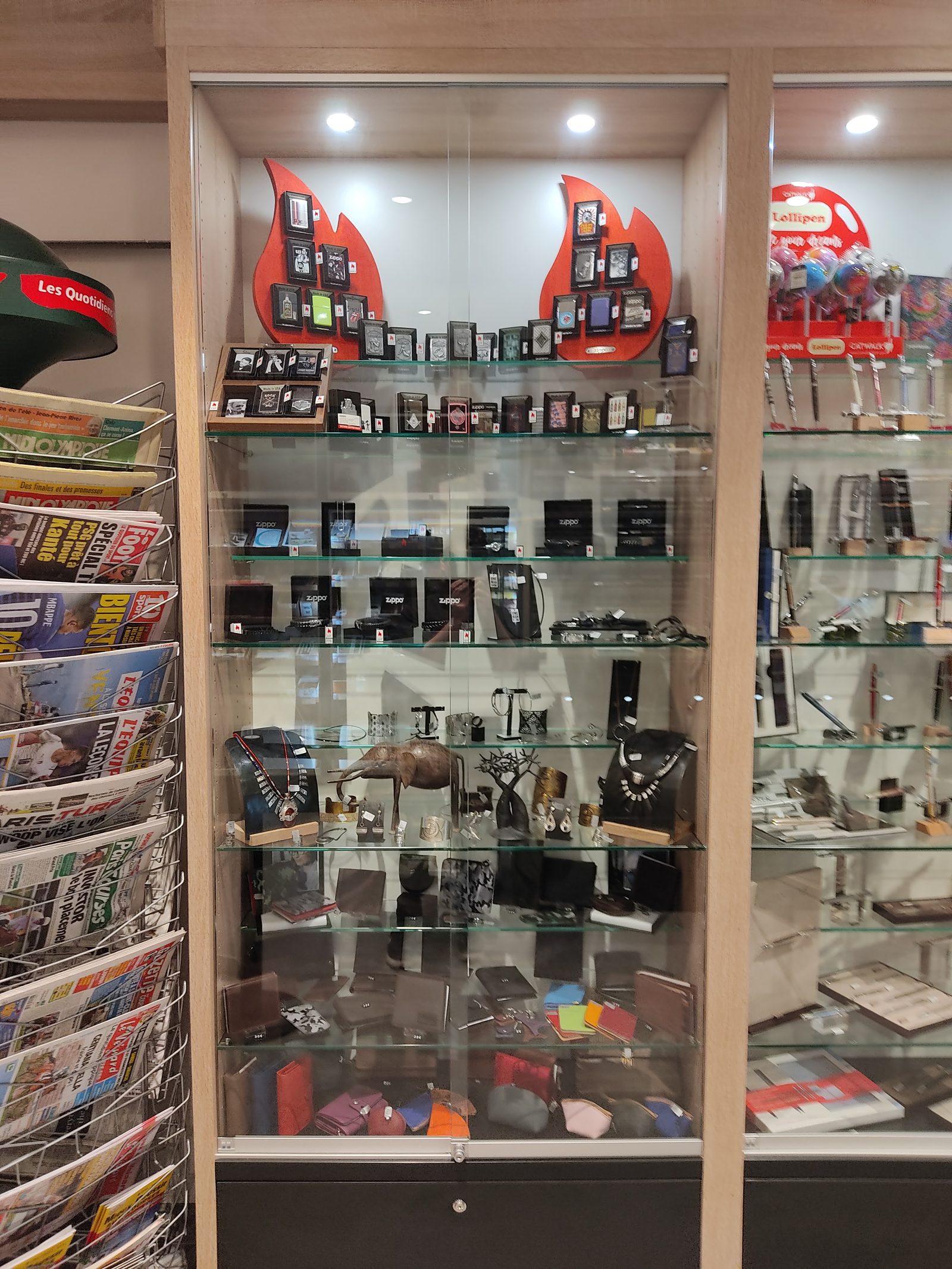 Vitrine de briquets Zippo et cadeaux, Horizon 3000 Massy