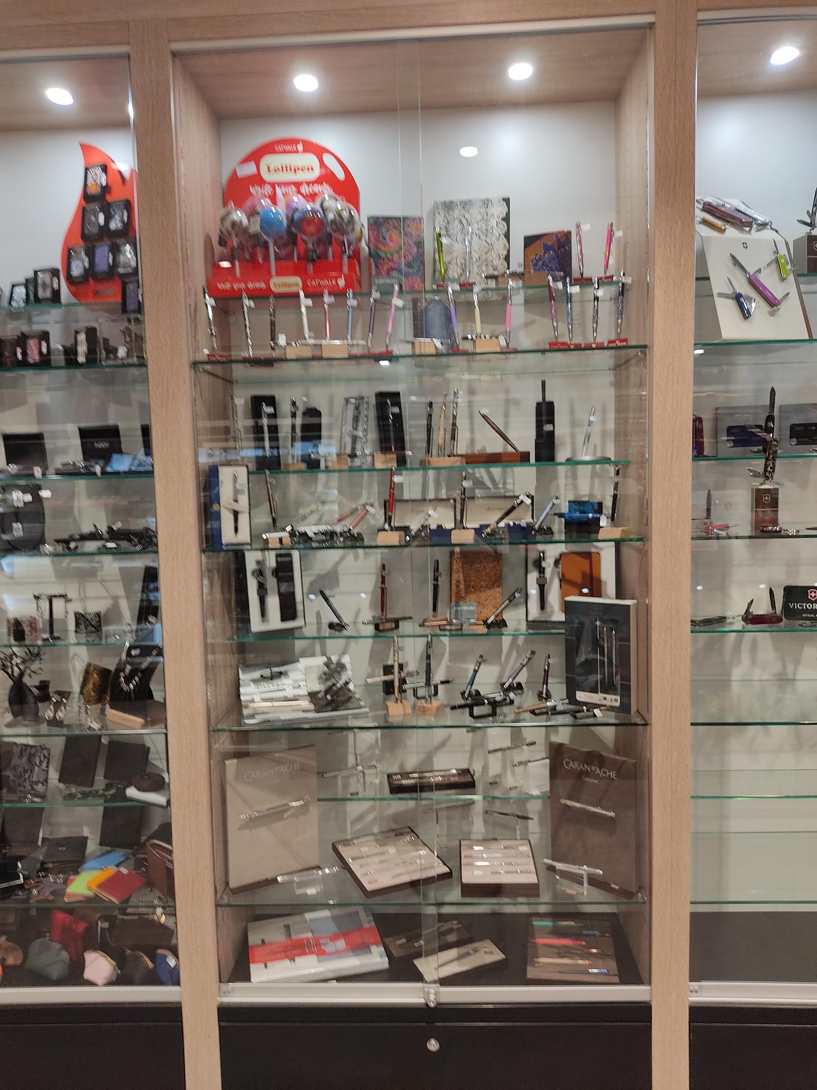 Stylos Caran d’Ache en vitrine, Horizon 3000 Massy
