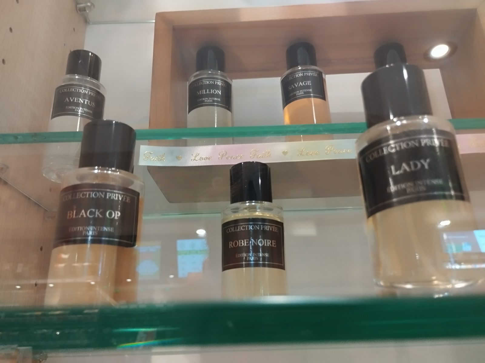 Parfums Collection Privée en vitrine, Horizon 3000 Massy