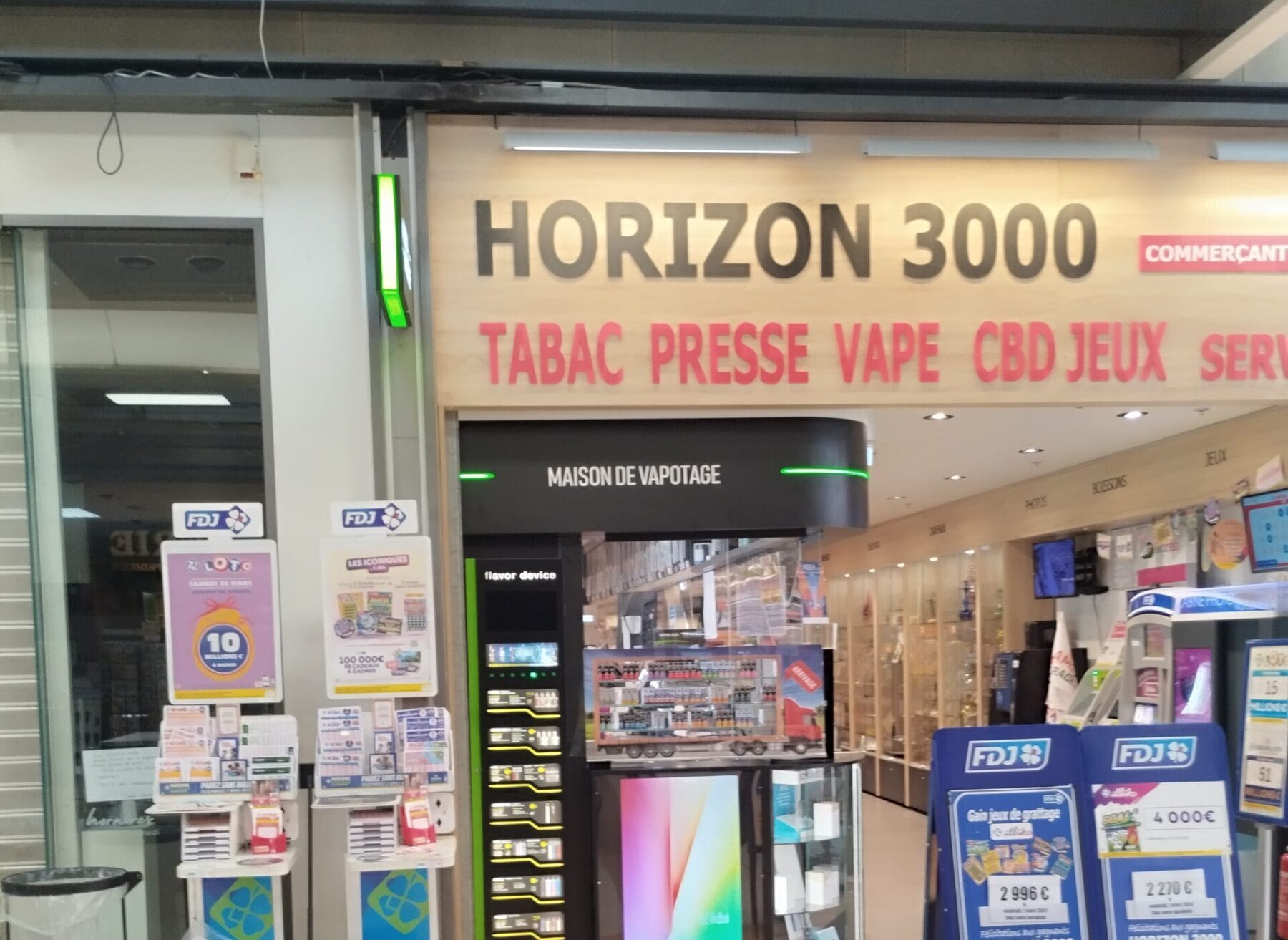 Devanture Horizon 3000, Centre commercial Carrefour Massy
